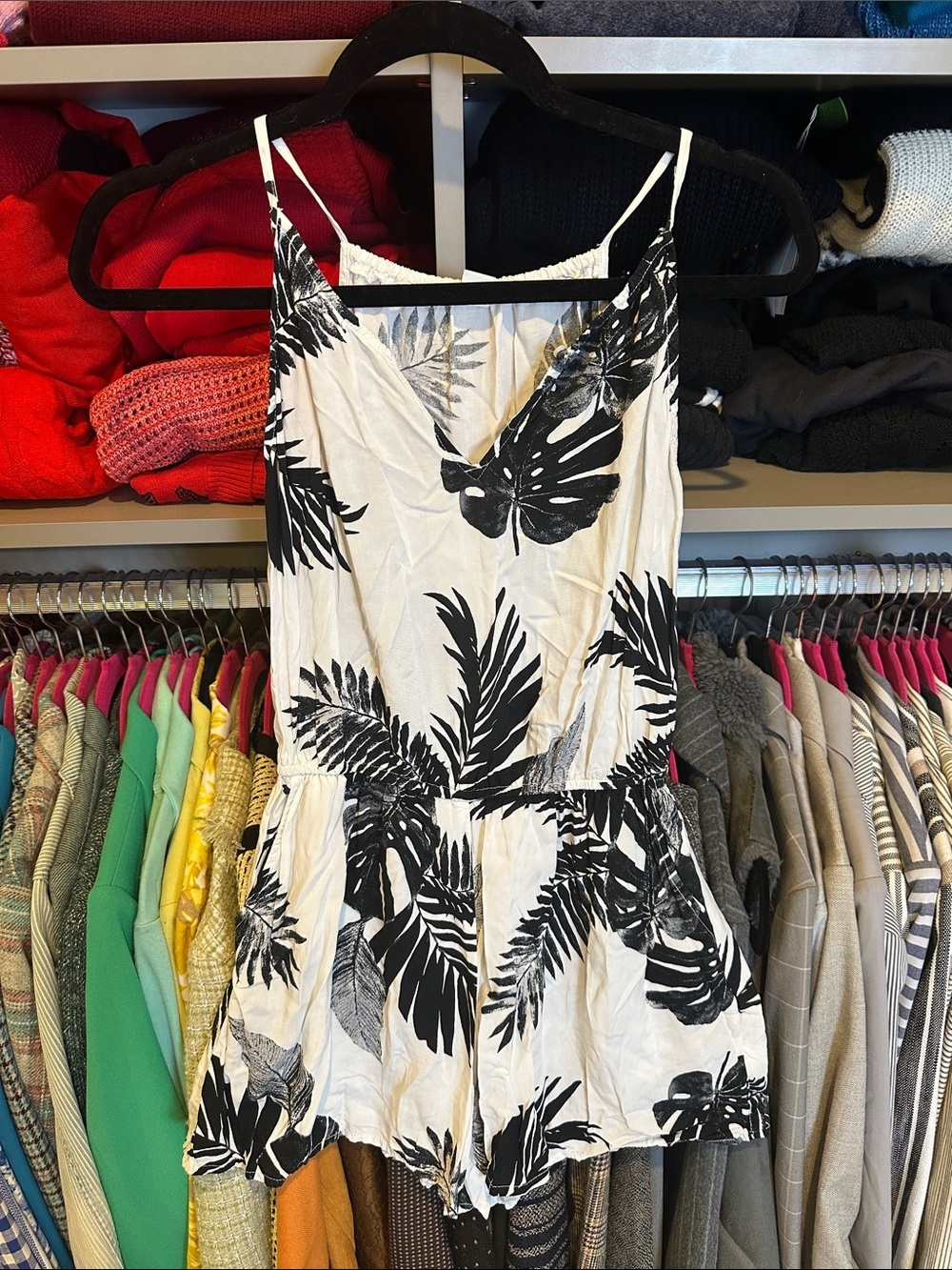 Old navy white/black leaf print elastic waistband 2 pocket romper size XS